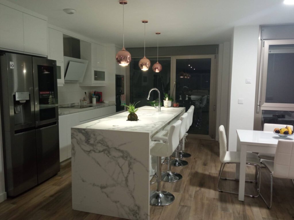 Cocinera encimera mármol