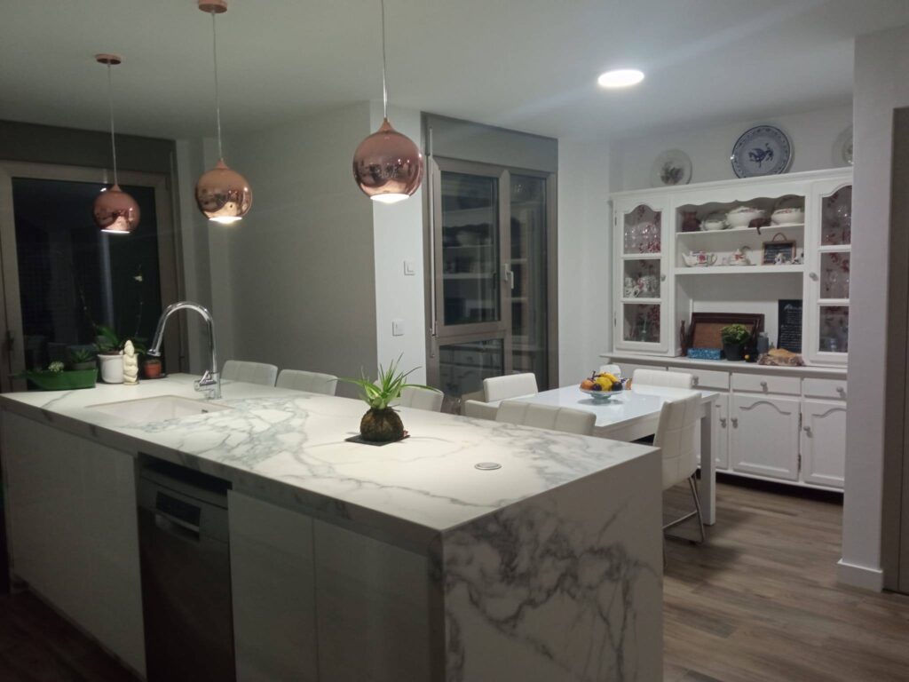 Cocinera encimera mármol