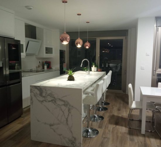 Cocinera encimera mármol