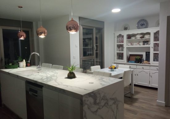 Cocinera encimera mármol